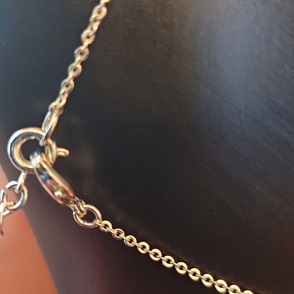 Silver tone necklace with heart pendant - Picture 4 of 7